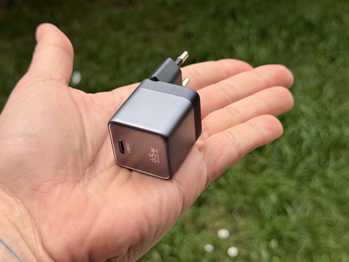 Test de ce chargeur 65W, avec sa taille ridicule qui n’a aucun sens