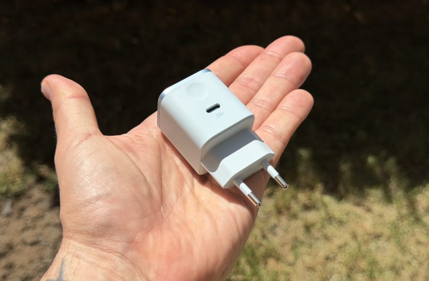 Test du mini chargeur Anker avec son écran tout mignon qui en sait beaucoup sur vous