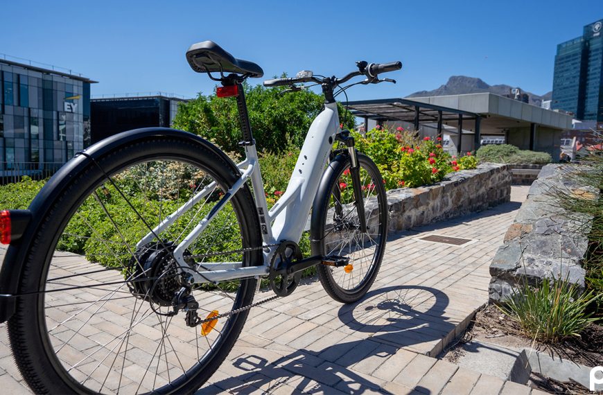 Ce simple calcul montre pourquoi le vélo électrique met la voiture au tapis