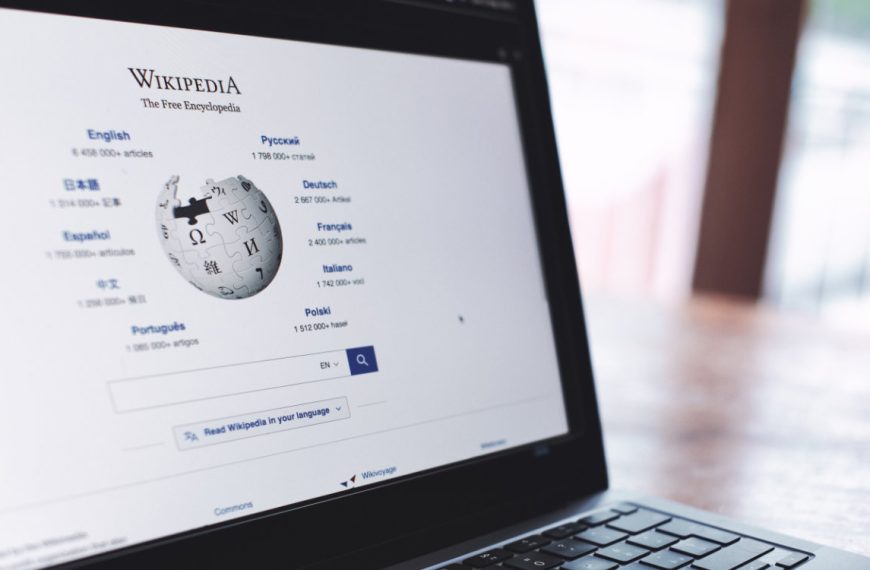 Wikipedia réaffirme sa position anti-IA… sauf pour certaines tâches très précises