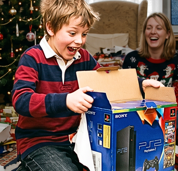 Il y a 26 ans, ce petit garçon recevait une PS2 à Noël : sa réaction bouleverse des millions d'internautes encore aujourd'hui