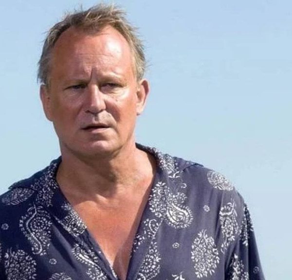 « C'était un nazi et quelqu'un de pas très sympathique » : Stellan Skarsgård règle ses comptes sans ménagement avec l'un des plus grands réalisateurs de tous les temps