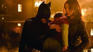 Avez-vous reconnu le petit garçon dans « Batman Begins » ? Plus tard, il a incarné le personnage le plus détesté de la meilleure série de tous les temps !