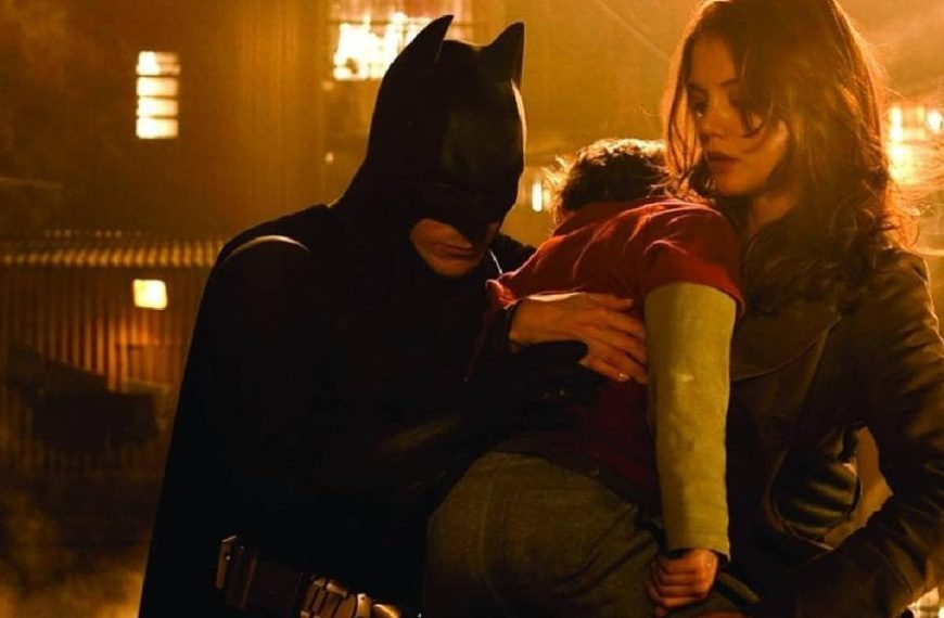 Avez-vous reconnu le petit garçon dans « Batman Begins » ? Plus tard, il a incarné le personnage le plus détesté de la meilleure série de tous les temps !