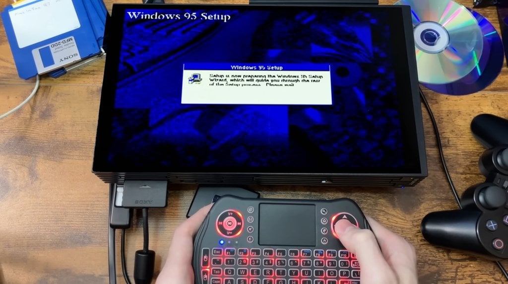 Il a installé Windows 95 sur cette PlayStation et a vu de ses propres yeux pourquoi c'est l'une des consoles les plus complexes de Sony !