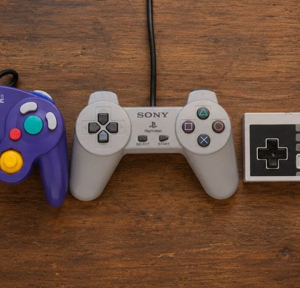 Gamecube, NES, PlayStation 1 : quelle est votre manette de jeu rétro préférée ?