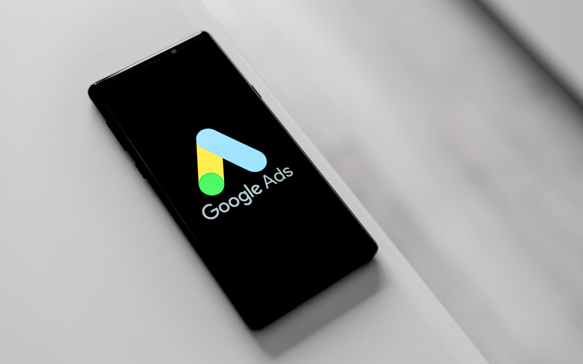 Les publicités Google générées par IA deviennent plus faciles à repérer, mais…
