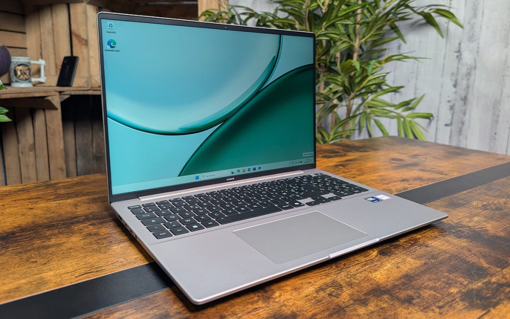 Test Honor MagicBook 16 de 2026 : le PC portable à 1000 euros vaut-il le coup ? (spoiler : on hésite !)
