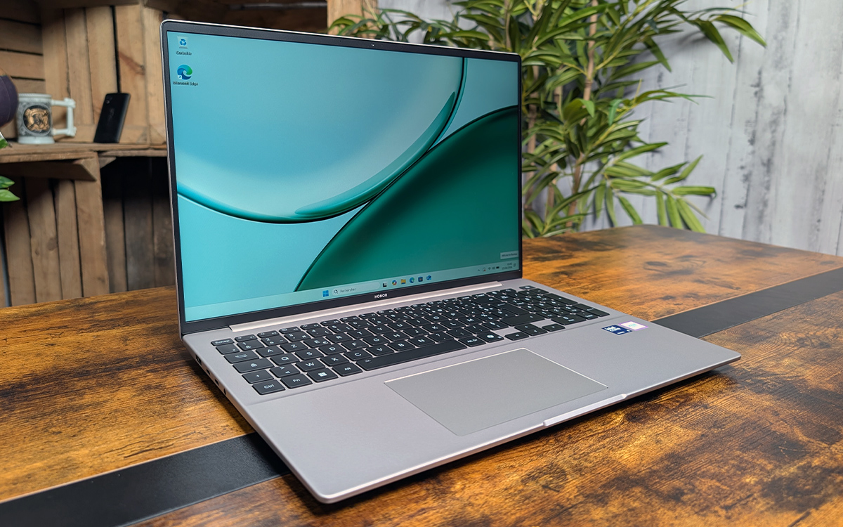 Test Honor MagicBook 16 de 2026 : le PC portable à 1000 euros vaut-il le coup ? (spoiler : on hésite !)