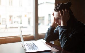 Encore un problème chez Microsoft : ce service essentiel de mise à jour Windows tourne au ralenti