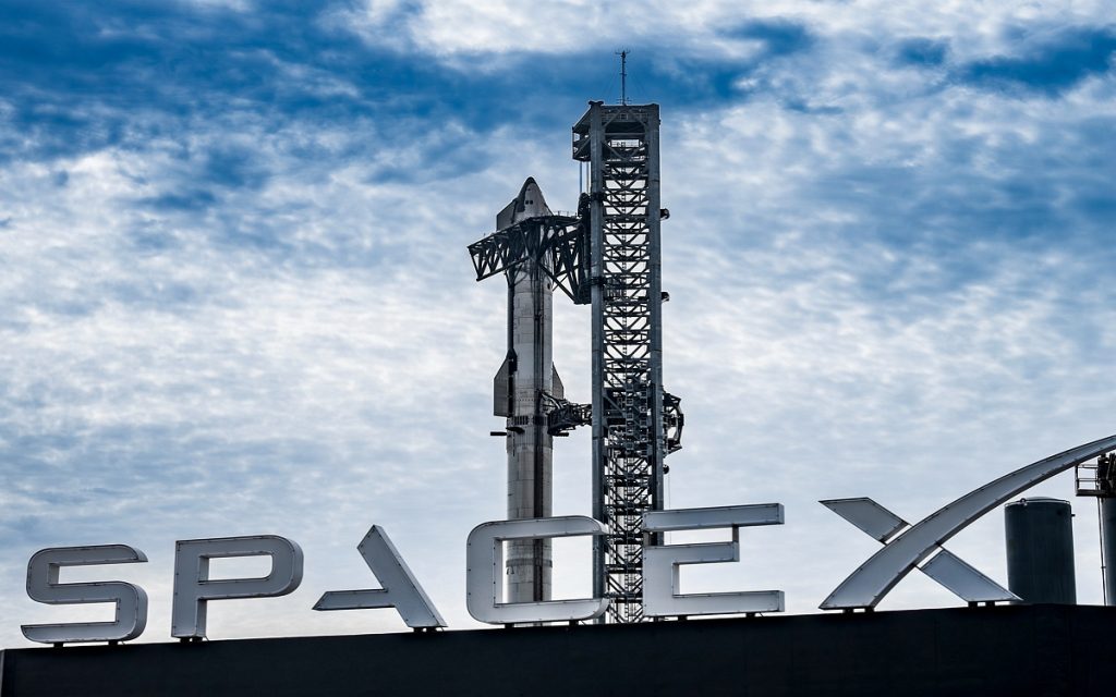 Non, SpaceX ne va pas lancer son propre smartphone, Elon Musk dément