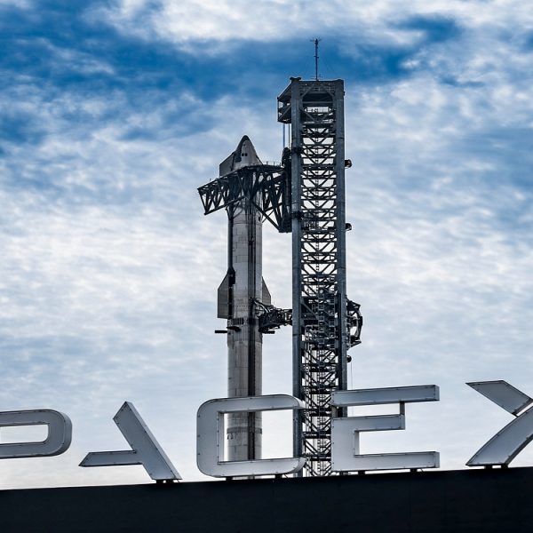Non, SpaceX ne va pas lancer son propre smartphone, Elon Musk dément