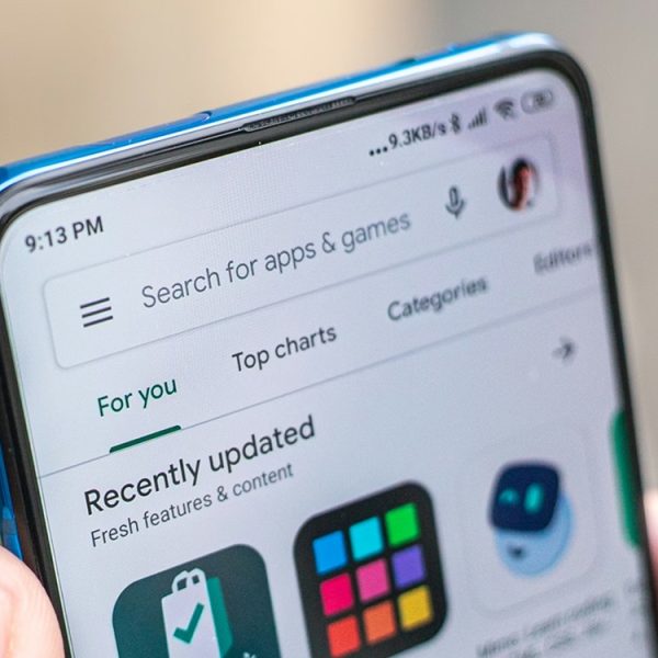Android : installer une application hors Google Play Store va devenir une corvée, sauf pour ces smartphones