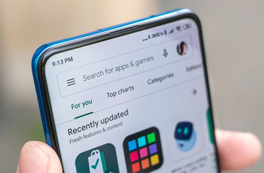 Android : installer une application hors Google Play Store va devenir une corvée, sauf pour ces smartphones