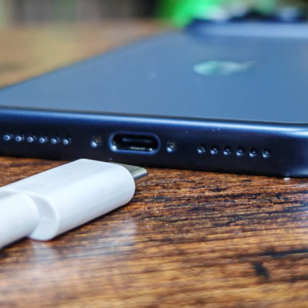 L’iPhone 18 Pro Max aurait une batterie à plus forte capacité que le Galaxy S26 Ultra, une première entre Apple et Samsung