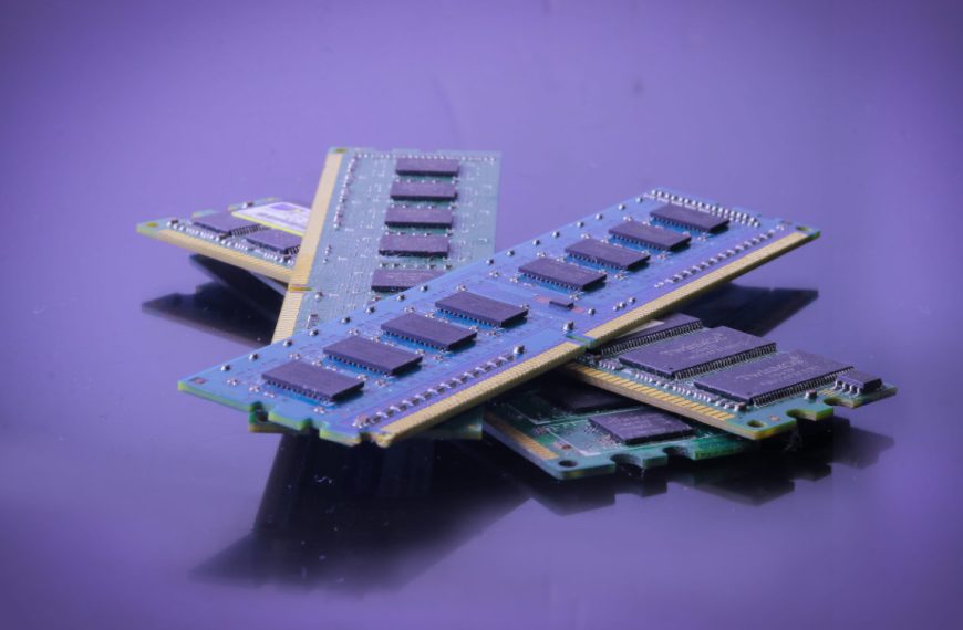 Crise de la mémoire : on a comparé les prix de la RAM et des SSD avec ceux d’il y a un an, ça fait froid dans le dos