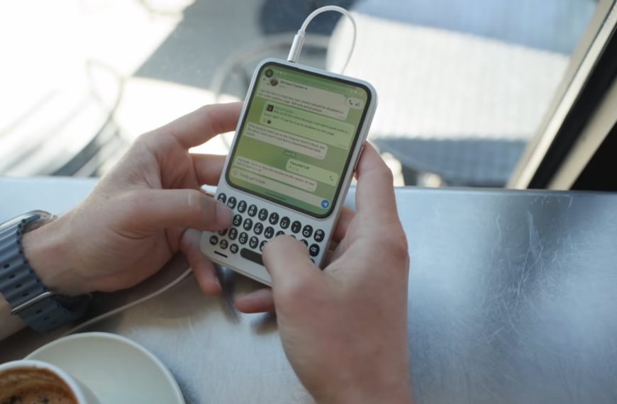Clicks Communicator : ce smartphone inspiré de Blackberry se montre sous toutes ses coutures, ça fait envie