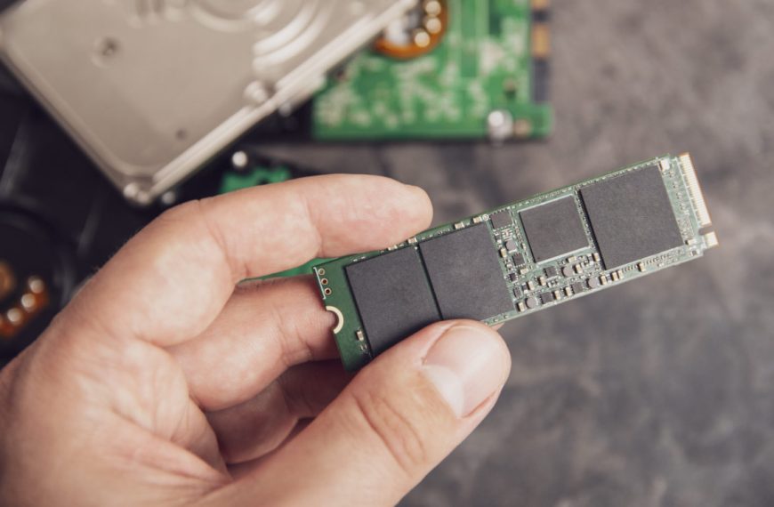Crise de la mémoire : ce justicier anonyme traque les arnaques en ligne qui promettent des SSD à prix d’or