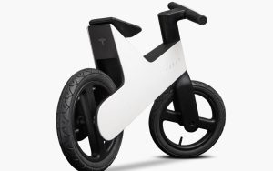 Les fans de Tesla réclamaient un vélo électrique, voici la réponse surprenante de la marque