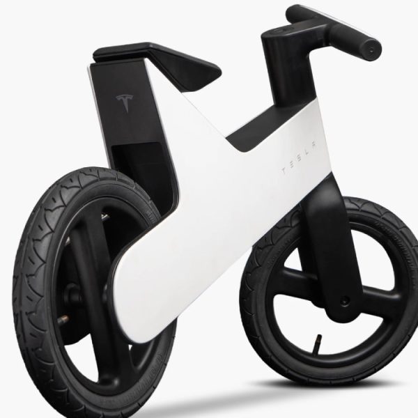 Les fans de Tesla réclamaient un vélo électrique, voici la réponse surprenante de la marque