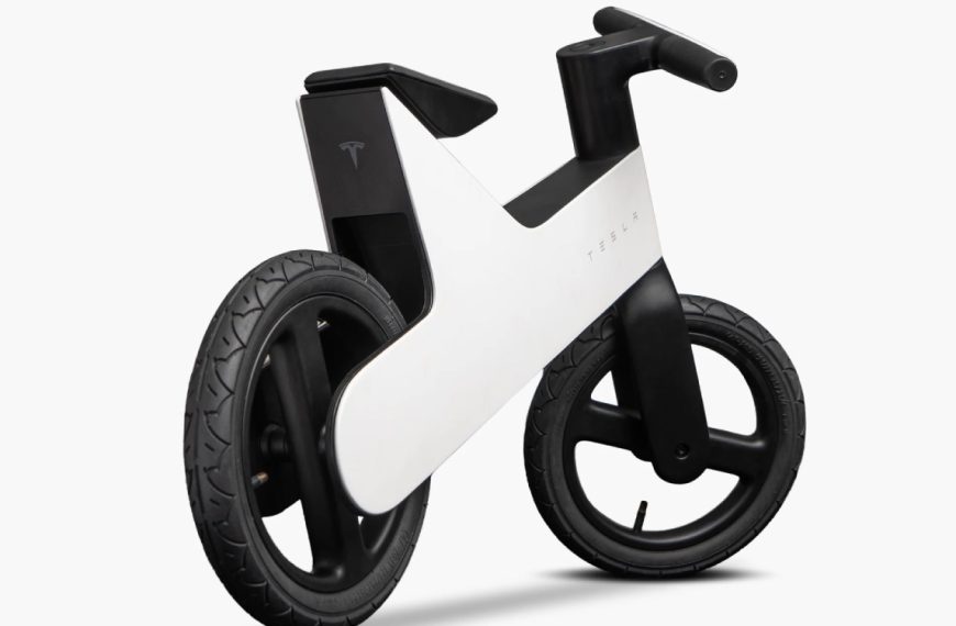 Les fans de Tesla réclamaient un vélo électrique, voici la réponse surprenante de la marque