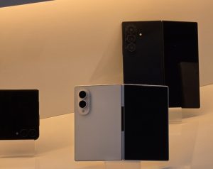Les Galaxy Z Fold 8, Z Fold 8 Ultra et Z Flip 8 s’exhibent déjà en vitrine de magasin