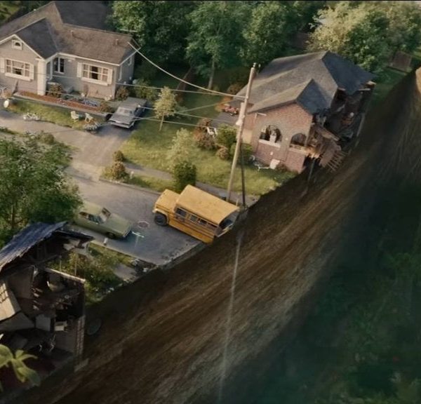 “Voilà comment on fait !” La saga Jurassic Park se prend une balle perdue, ce film de dinos qui vient de sortir prouve qu’elle devrait faire mieux