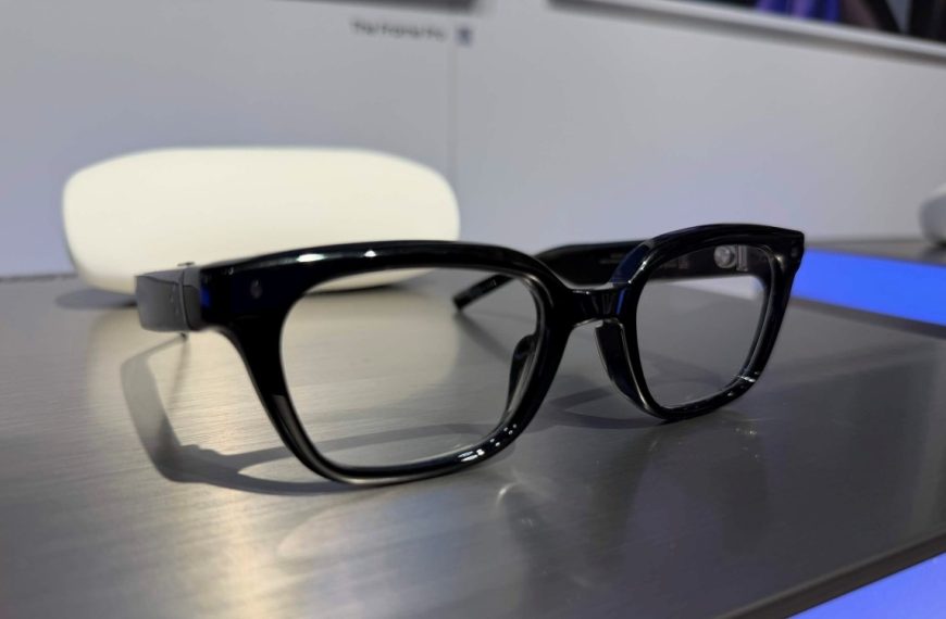 Comment Samsung s’assure qu’on ne va pas utiliser ses lunettes connectées pour filmer des gens à leur insu