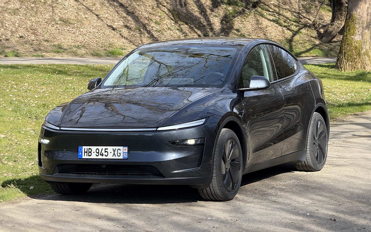 Des chercheurs ont laissé rôtir deux voitures au soleil pour enfin savoir si une voiture noire chauffe vraiment plus à l’intérieur