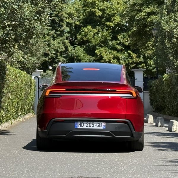 Deux ans plus tard, le FSD de Tesla n’a toujours pas réglé ses comptes avec les trains