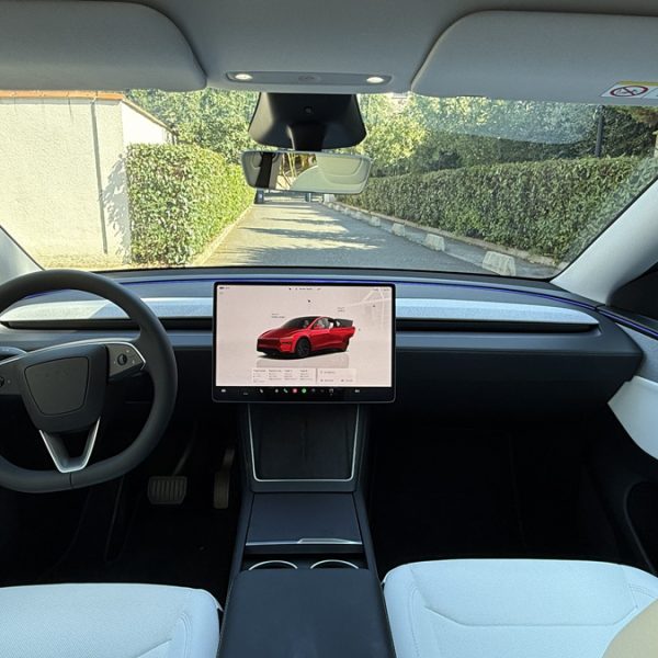 La conduite autonome de Tesla pour ses anciens modèles fonce droit sur les obstacles de la route, la preuve en vidéo