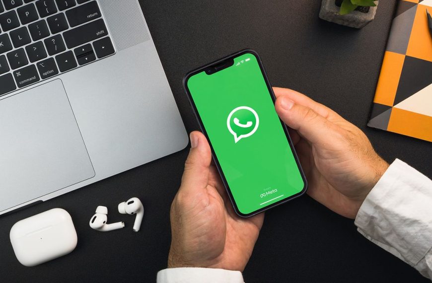 WhatsApp fait la chasse aux arnaques sans sacrifier votre confidentialité grâce à Scam Alert
