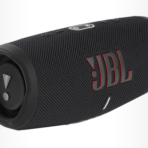 Amazon divise par deux le prix de la JBL Charge 5 : l’enceinte passe sous la barre des 100 €