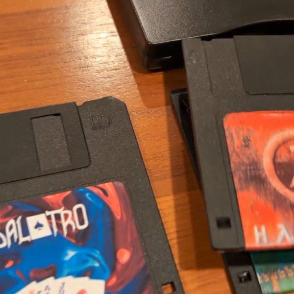 Lancer ses jeux Steam à partir de vieilles disquettes, c’est le projet fou mais fonctionnel de ce joueur nostalgique