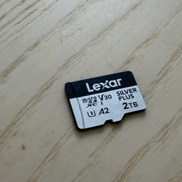Lexar casse 2 To dans une microSD très rapide