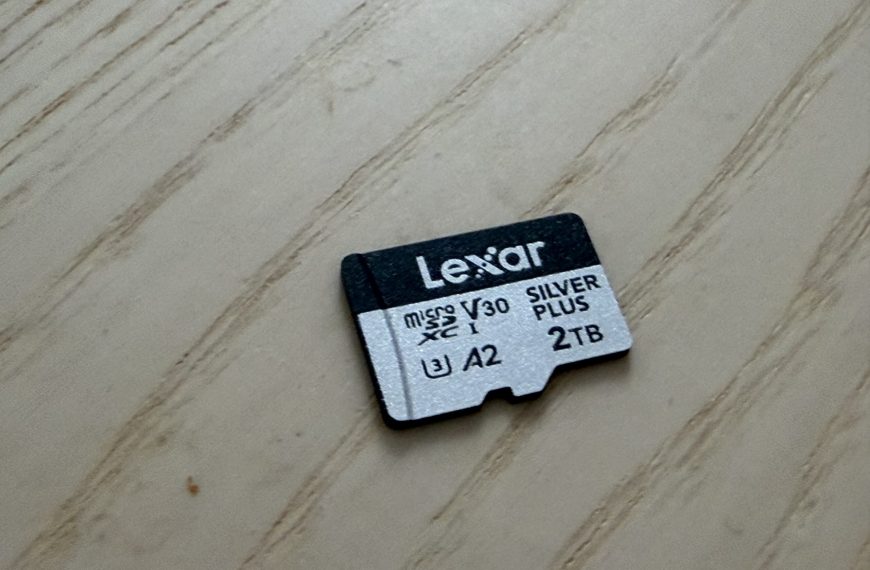 Lexar casse 2 To dans une microSD très rapide