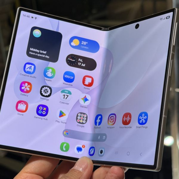 Le nouveau format du Galaxy Z Fold 8 séduit tellement que Samsung n’arrive plus à suivre