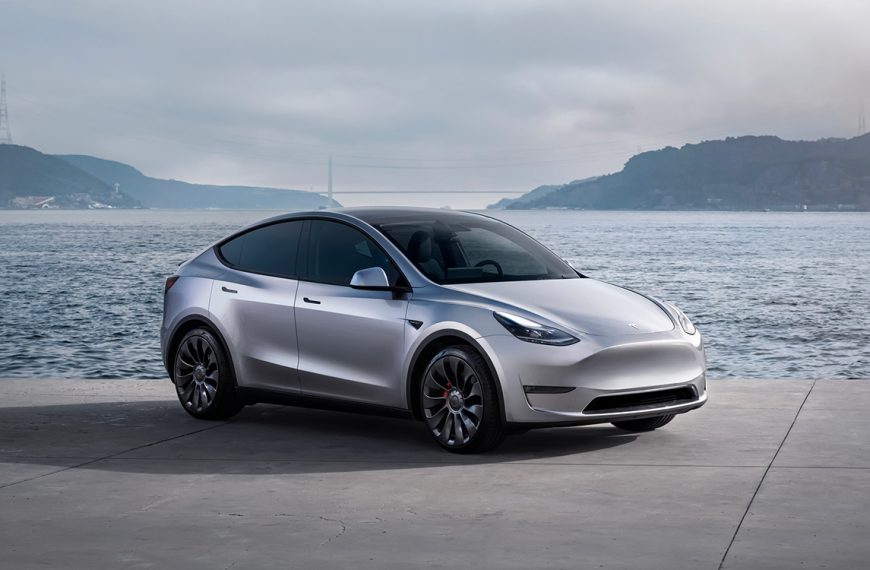 Des propriétaires de Tesla accusent cette mise à jour de faire griller l’ordinateur de leur voiture