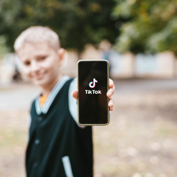 Interdire TikTok aux moins de 16 ans ne sert à rien, la preuve