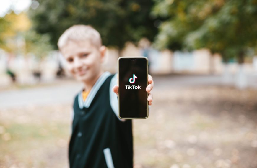 Interdire TikTok aux moins de 16 ans ne sert à rien, la preuve