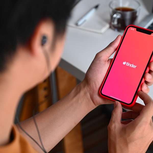 Plus d’1 Français sur 3 utilise l’IA pour draguer sur les applications de rencontre