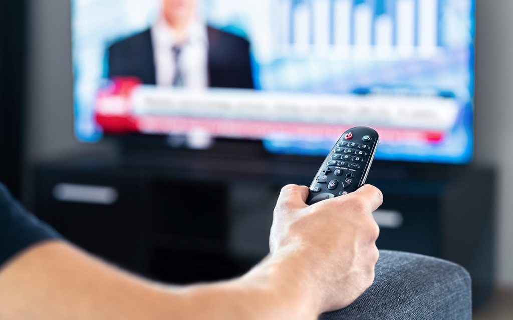 Votre TV vous observe pendant que vous la regardez : comment une technologie méconnue espionne vos habitudes