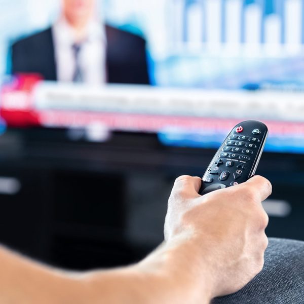 Votre TV vous observe pendant que vous la regardez : comment une technologie méconnue espionne vos habitudes
