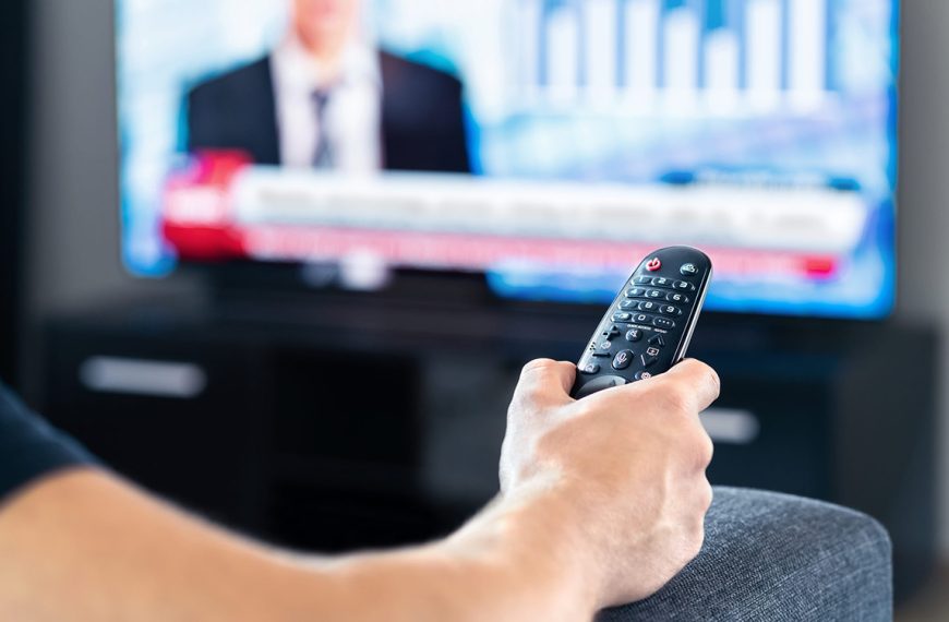 Votre TV vous observe pendant que vous la regardez : comment une technologie méconnue espionne vos habitudes