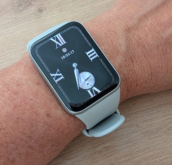 Test Xiaomi Smart Band 10 Pro : le bracelet connecté au format montre passe un cap dans le suivi s’activités