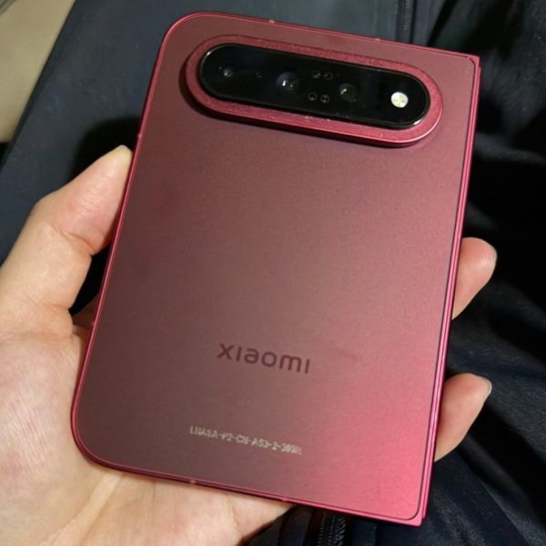 Le Xiaomi 18 Fold se montre en image, un concurrent sérieux au Galaxy Z Fold 8 et à l’iPhone pliable