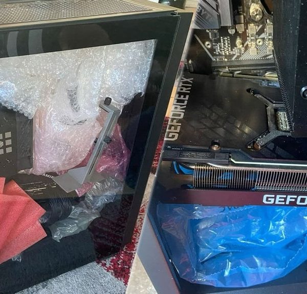Un joueur envoie son PC en réparation et lorsqu'il le récupère, sa carte graphique est simplement posée à l'intérieur du boîtier