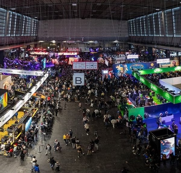 Après avoir attaqué les jeux vidéo, Emmanuel Macron les adore et veut lancer un festival international