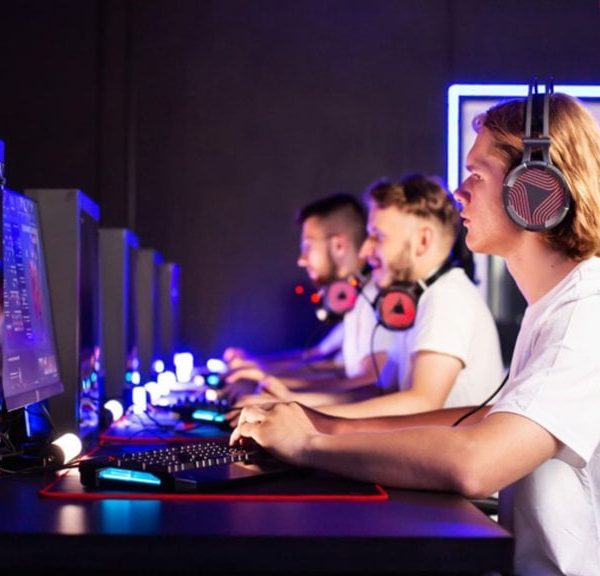 « On est des gros c*** » : les développeurs avouent qu'ils ont dérapé face aux streamers