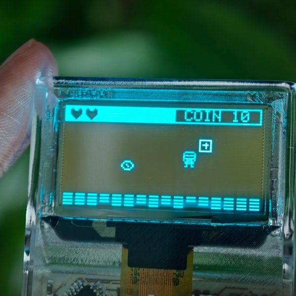 Une console portable totalement transparente va bientôt débarquer, et elle coûte moins de 100 €